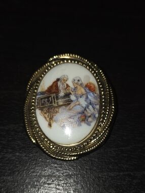 Vintage German Porcelain Cameo Brooch with Romantic Scene - Gold Tone